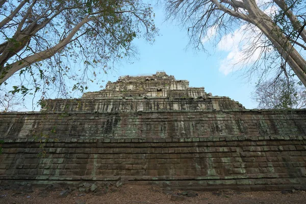 Siem Reap Camboya Enero 2019 Una Pirámide Prasat Thom Koh —  Fotos de Stock