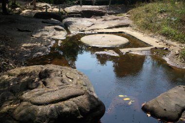 Siem Reap, Kamboçya-Ocak 9, 2019: Lingas ve heykeller Kbal Spean Siem Reap, Kamboçya'da