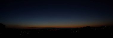 Tokyo, Japonya-Şubat 3, 2019: (soldan) earthshine, Satürn, Venüs ve Jüpiter Daybreak ile The Moon 