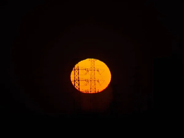 2019年2月12日 日本东京 东京输电塔以外的初升太阳 — 图库照片