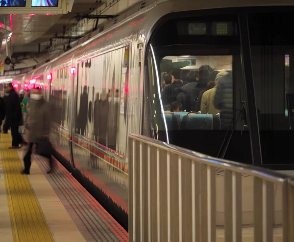 Tóquio Japão Fevereiro 2019 Passageiros Saem Trem Repleto Geléias Estação — Fotografia de Stock