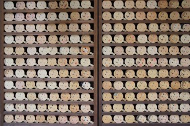 Kyoto, Japonya - 30 Eylül 2015: Ahşap tahta Şanslı Uğur Kawai tapınak yüz görüntü ile 