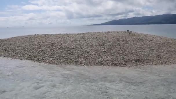 Οκινάουα Ιαπωνία Μαΐου 2019 Νήσος Μπάτσου Σχηματισμένο Κομμάτια Κοραλλιών Ένα — Αρχείο Βίντεο