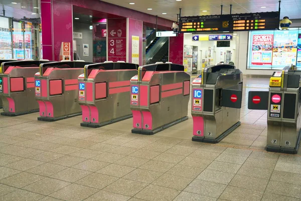Τόκιο Ιαπωνία Ιουνίου 2019 Αυτόματες Πύλες Εισιτηρίων Στο Σιδηροδρομικό Σταθμό — Φωτογραφία Αρχείου