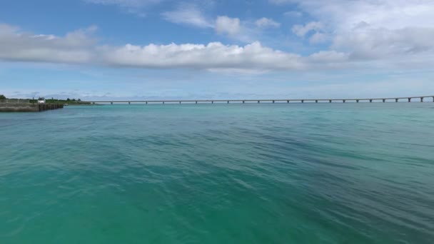 Isla Shimoji Japón Junio 2019 Puente Kurima Visto Desde Playa — Vídeo de stock