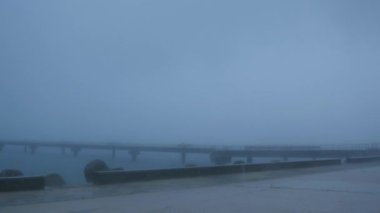 Shimoji adası, Japonya-27 Haziran 2019: Miyako Shimojishima havaalanının yıldırım sistemine fırtınada yaklaşın