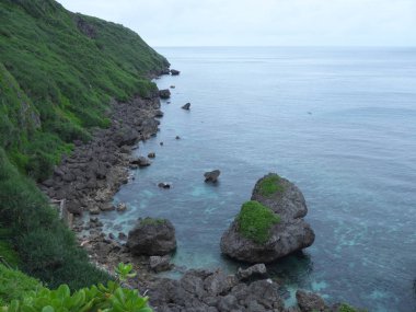 Irabu adası,Japonya-27 Haziran 2019: Sabautsuga yolu, Irabu adasının doğusundaki tek kuyu. İnsanlar 124 taş basamak aşağı inerlerdi..