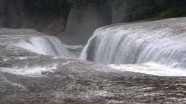 Tokyo, Japonya-Temmuz 24, 2019: Fukiware Gunma Prefecture düşüyor
