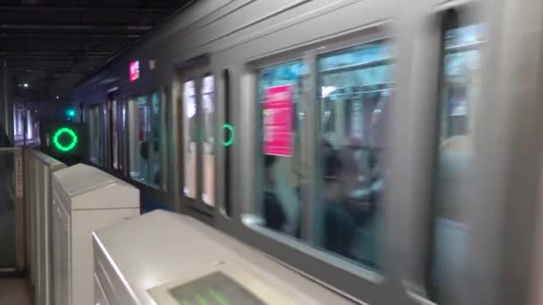 Токио Япония Июля 2019 Пригородный Экспресс Поезд Отправляется Станции Одакю — стоковое видео