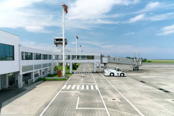 Amami Oshima Japão Junho 2019 Ponte Embarque Tarmac Aeroporto Amami — Fotografia de Stock