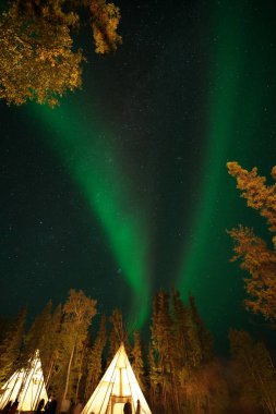 Yellowknife,Kanada-Ağustos, 2019: Aurora borealis veya Kuzey ışıkları Yellowknife gözlenen, Kanada, Ağustos, 2019