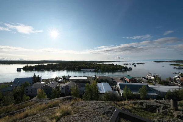 Yellowknife,Kanada-1 Eylül 2019: Yellowknife Körfezi'ndeki Jolliffe Adası, Yellowknife'daki Büyük Köle Gölü'nde