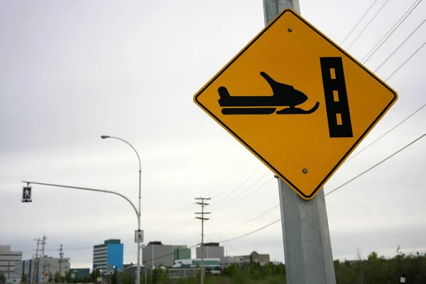 Yellowknife Canada September 2019 Snowmobile Crossing Sign 48Th Street Yellowknife — Stock Photo, Image