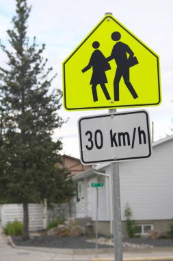 Yellowknife,Kanada-29 Ağustos 2019: School Ahead Yellowknife, Kanada'da