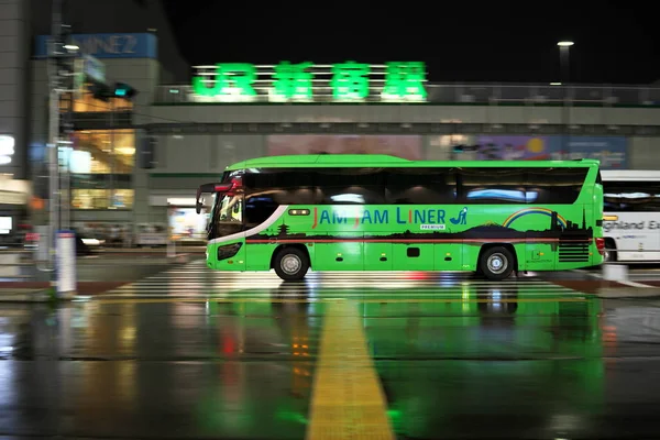 Токио Япония Сентября 2019 Года Автобус Отправляющийся Автовокзала Синдзюку Дождём — стоковое фото