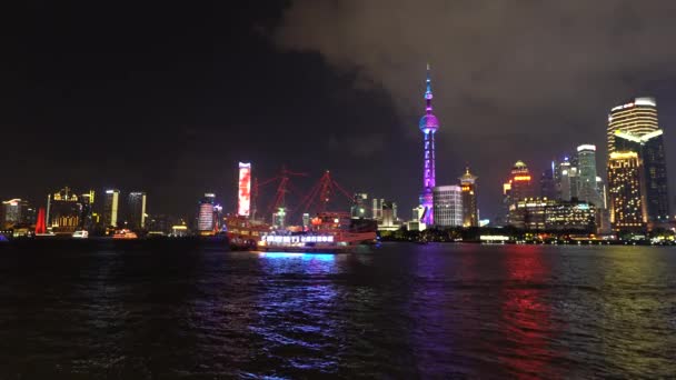 Shanghai China September 2019 Sightseeing Kryssningsbåt Passerar Huangpu Floden Shanghai — Stockvideo