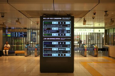 Tokyo, Japonya-4 Ekim 2019: Küçük Shinkansen Tokyo İstasyonu Sabahleyin