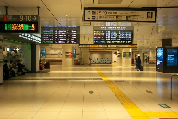 2019年10月4日東京 午前中の新幹線東京駅構内 — ストック写真