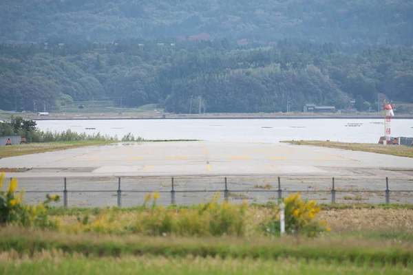 Niigata Ιαπωνία Οκτωβρίου 2019 Αεροδιάδρομος Αεροδρομίου Σάντο Στο Νησί Σάντο — Φωτογραφία Αρχείου