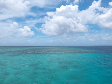 Okinawa, Japonya-20 Haziran 2020: Japonya 'nın en büyük resiflerinden biri olan Yabiji Mercan Resifleri, Okinawa, Japonya' nın 10 mil kuzeyinde yer almaktadır.