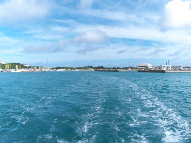 Okinawa, Japonya-20 Haziran 2020: Ikema Balıkçılık Limanı Okinawa, Japonya