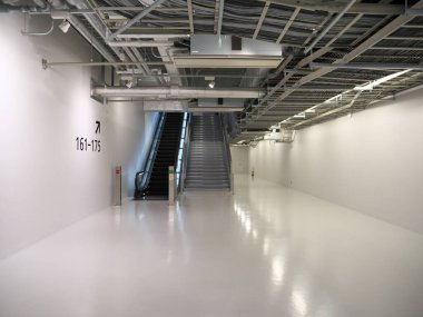 Chiba, Japonya-19 Haziran 2020: Narita Uluslararası Havaalanı Terminali 3, 161 ile 175 numaralı kapılar arası köprü.