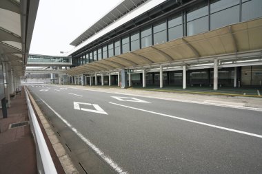 Chiba, Japonya-18 Haziran 2020: Sessiz Narita Uluslararası Havaalanı Terminali 1. Otobüs Durağı