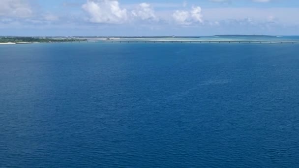 Okinawa Japón Julio 2020 Puente Irabu Desde Mirador Parasailing Isla — Vídeo de stock