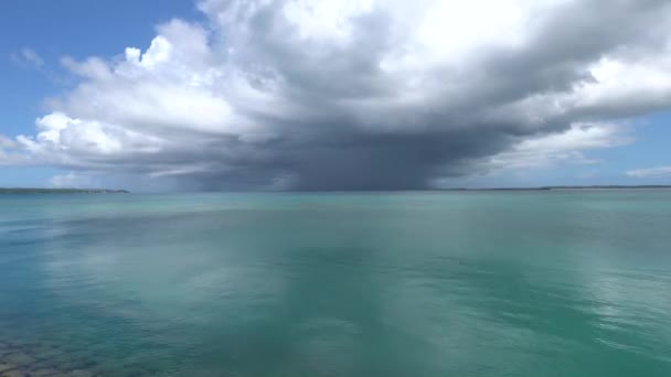 Okinawa Japan Juli 2020 Keer Snelheid Grote Donderwolken Boven Zee — Stockvideo