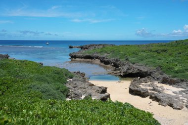 Okinawa, Japonya-20 Temmuz 2020: Okinawa, Japonya 'daki Irabu Adası' nın Shiratori Burnu 'ndan görüntü