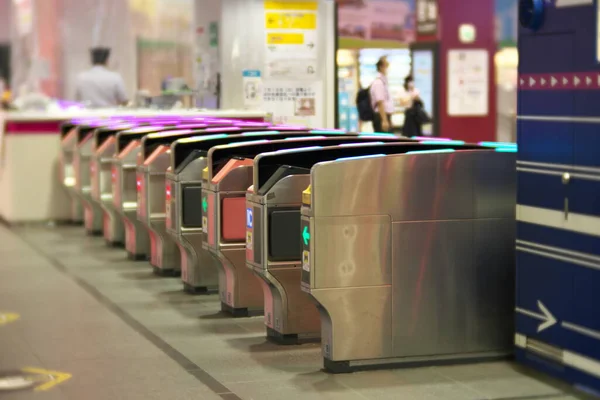 Τόκιο Ιαπωνία Αυγούστου 2020 Ήσυχες Αυτόματες Πύλες Εισιτηρίων Στο Σταθμό — Φωτογραφία Αρχείου