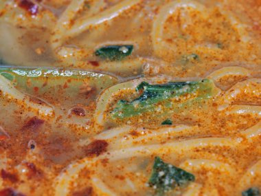 Tokyo, Japonya - 12 Eylül 2025: Yağlı ramen eriştesi veya Dandan eriştesi