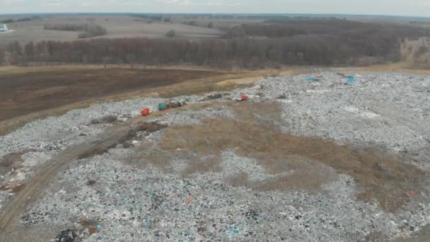 Luchtfoto Direct Boven Vuilnisbelt Storten Trekker Werken — Stockvideo