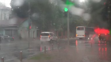 Şiddetli yağmur, Şehir Parkı içinde şiddetli bir yağmur