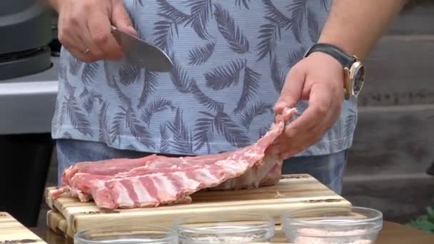 Costole Grigliate Cucinare Deliziose Succose Bistecche Carne Alla Griglia Fiamme — Video Stock