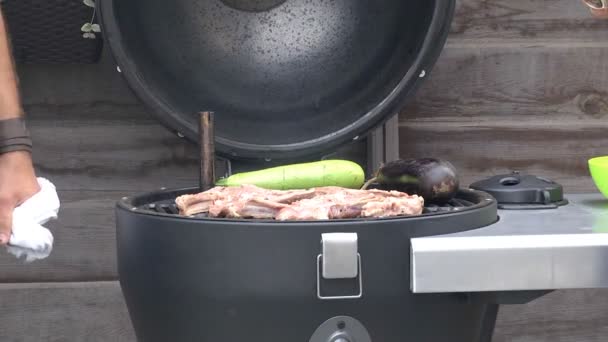 Gegrilde Ribben Koken Heerlijke Sappige Gegrilde Vlees Steaks Brand Barbecue — Stockvideo