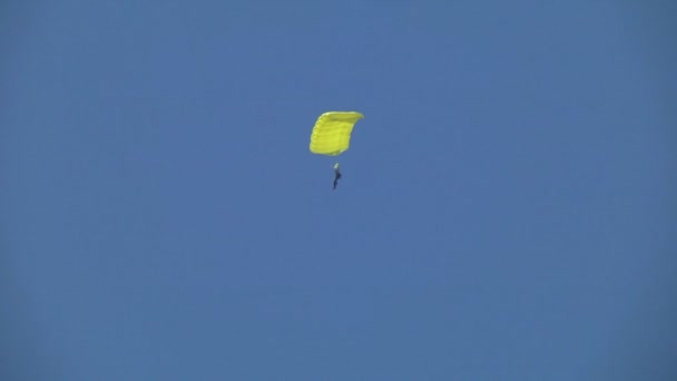 Training Parachute Jumps Parachutist Who Jumped Sports Plane — Stock Video