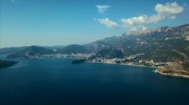 Budva Karadağ'ın havadan görünümü