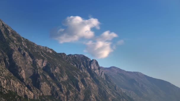 Time Lapse Nuvola Montagna Montenegro Con Movimento Sfocatura Dolly — Video Stock