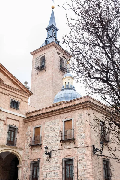 İspanya 'nın Madrid şehir merkezinde bulunan San Gines de Arles Kilisesi.