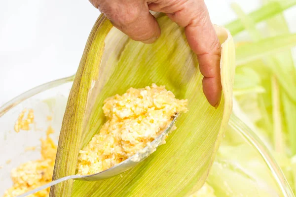 コロンビアの甘いトウモロコシ折り返し準備 — ストック写真