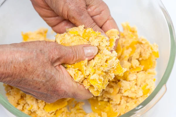 Preparação Croquetes Bananeira Recheados Com Crepitações Porco — Fotografia de Stock