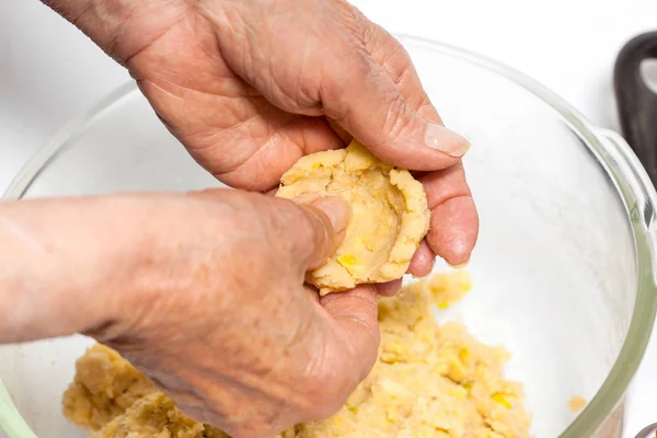 Zubereitung Von Kochbananen Kroketten Gefüllt Mit Schweineknackern — Stockfoto