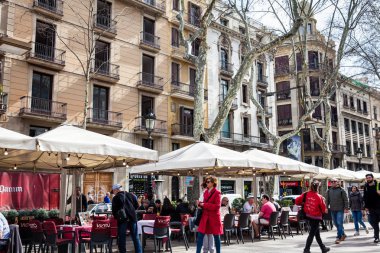 Barcelona - Mart, 2018: La Rambla Barcelona İspanya'sokak pederestian