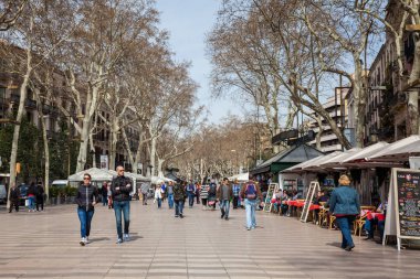 Barcelona - Mart, 2018: Barcelona İspanya La Rambla yayalara