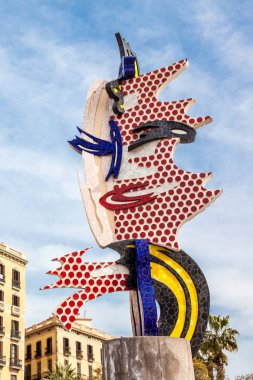 Barcelona - Mart, 2018: Barcelona kafa veya El Cap de Barcelona Amerikan Pop sanatçı Roy Lichtenstein tarafından oluşturulan bir sürrealist heykel