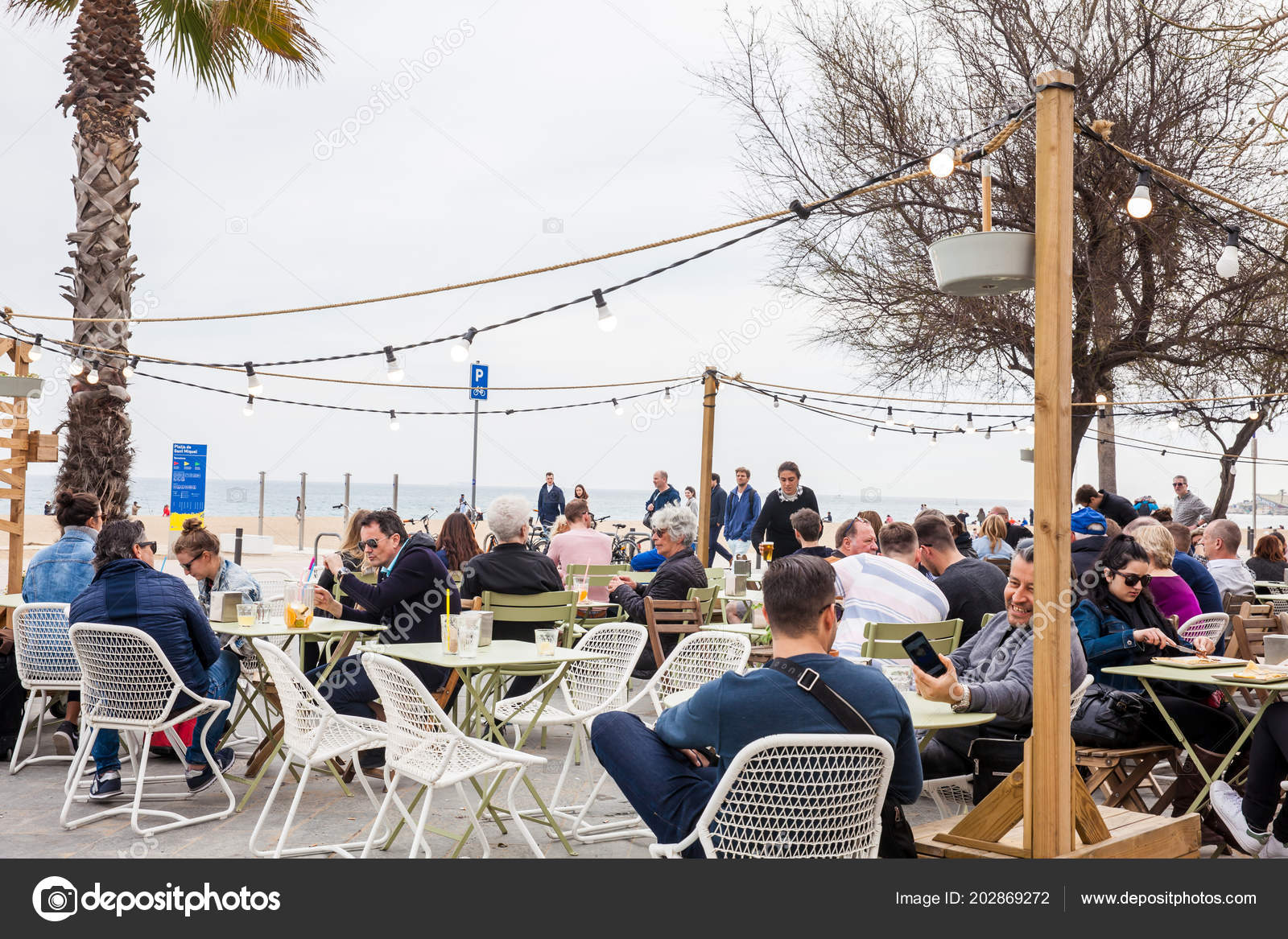 Barcelone Mars 2018 Personnes Bar Plage Hiver Barceloneta