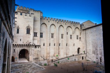 Avignon, Fransa - Mart, 2018: Papalık Sarayı bir Avignon Fransa, Avrupa'nın en büyük Gotik binalar