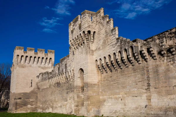 Fransa'da orta çağ inşa Avignon duvarlı şehir