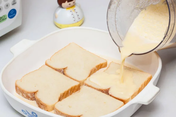 French Toast Zubereitung Brot Der Mischung Für French Toast Zubereitung — Stockfoto